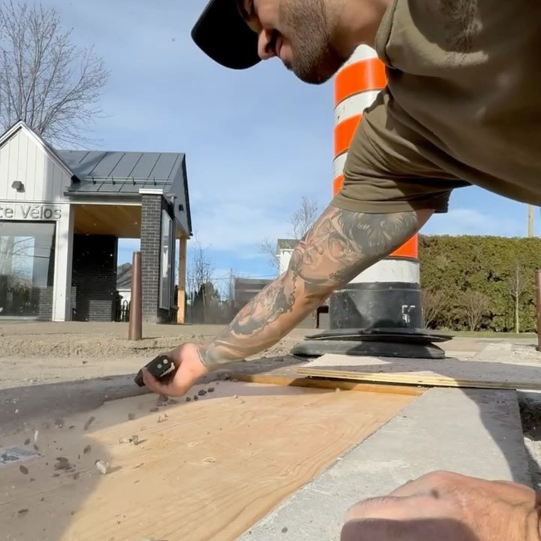 مكنسة كهربائية بمروحة نفاثة